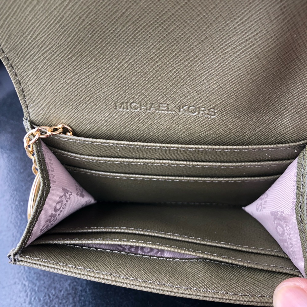 Michael Kors Ciara Med Messenger + Card Key Holder - Picture 6 of 8